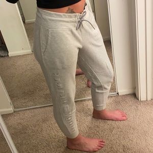 Tommy Hilfiger light grey joggers w/ pockets, medium excellent used condition